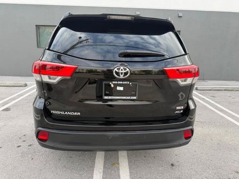 Used 2018 Toyota Highlander LE FWD image 8