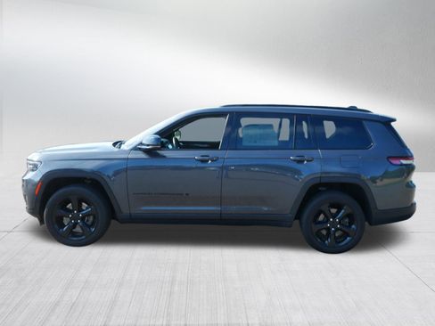 Used 2022 Jeep Grand Cherokee L Laredo image 4