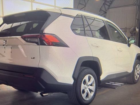 Used 2021 Toyota RAV4 LE image 5
