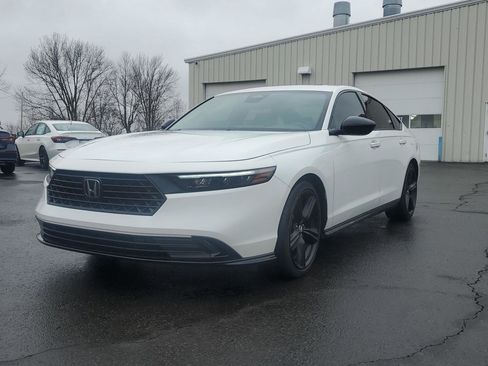 Used 2024 Honda Accord Sport image 3