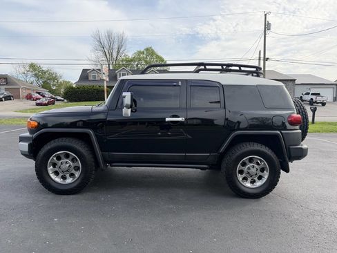 Used 2013 Toyota FJ Cruiser 4WD w/ Convenience Pkg image 3