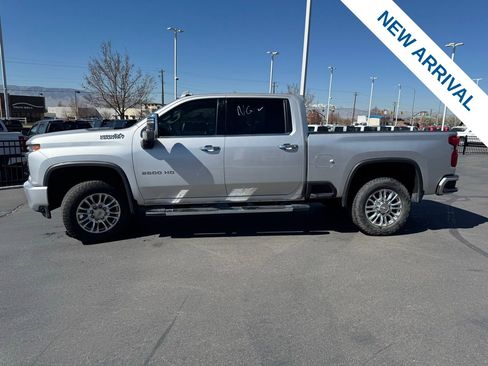 Used 2023 Chevrolet Silverado 2500 High Country w/ Z71 Off-Road Package image 4