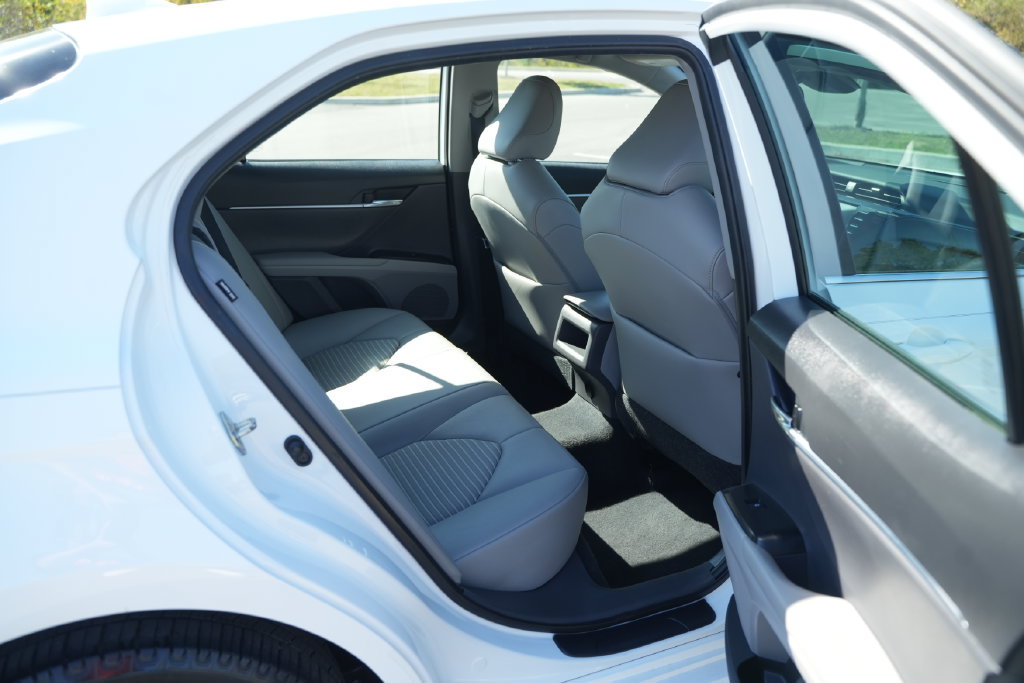 Used 2020 Toyota Camry SE FWD image 22