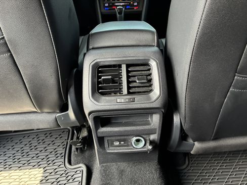 Used 2023 Volkswagen Tiguan SE FWD image 16