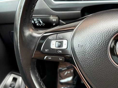 Used 2018 Volkswagen Tiguan SEL Premium image 31