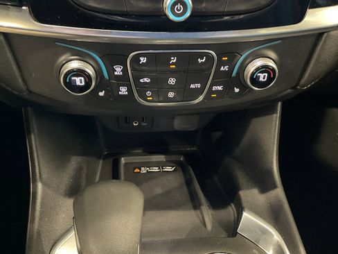 Used 2023 Chevrolet Traverse LT image 28