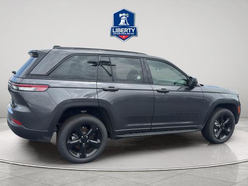 New 2025 Jeep Grand Cherokee Limited w/ Black Appearance Package AWD/4WD image 12