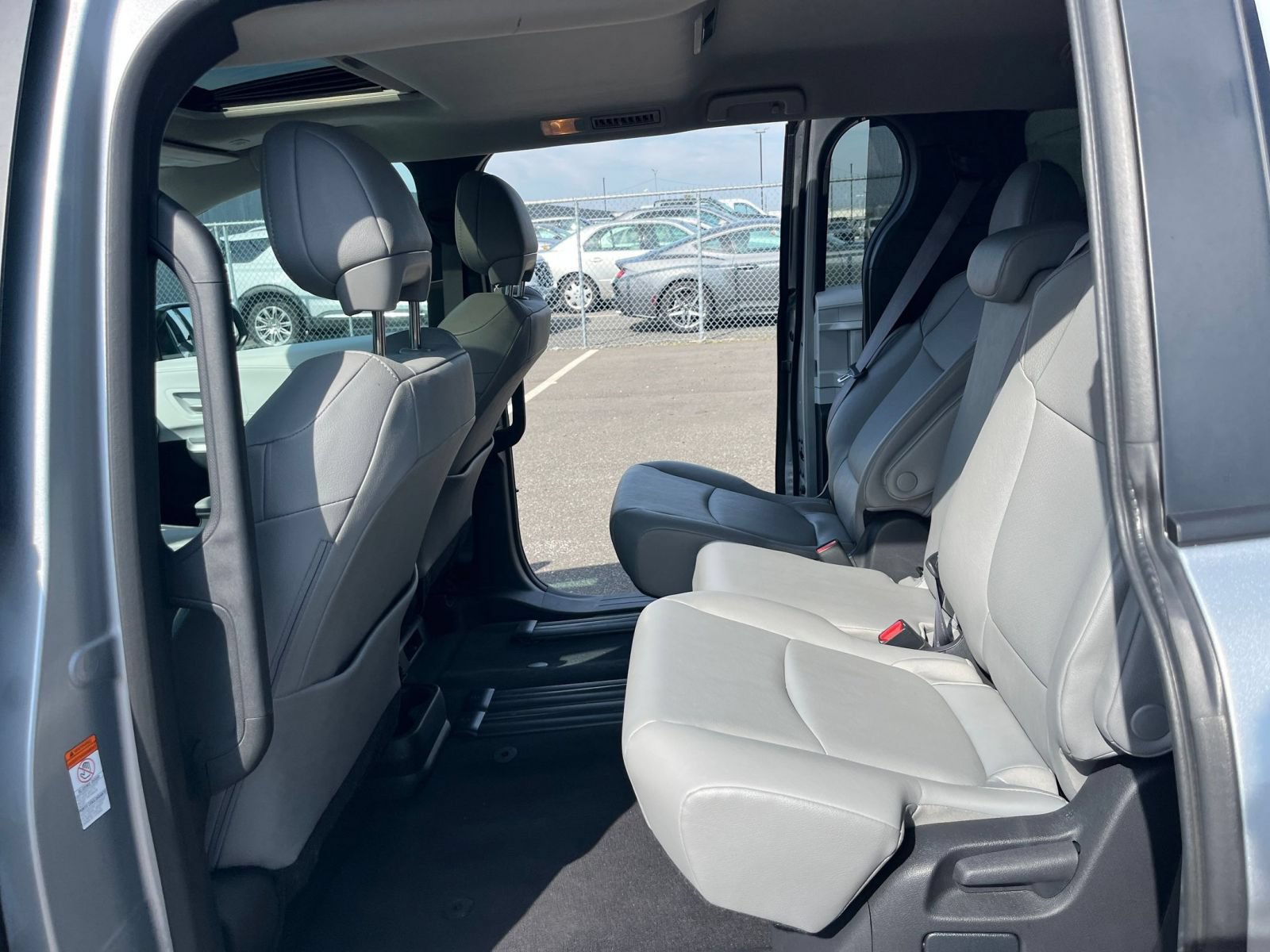Used 2025 Toyota Sienna XLE FWD image 26