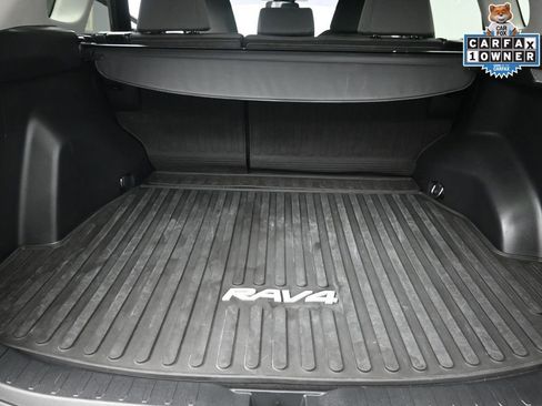 Used 2021 Toyota RAV4 XLE w/ Convenience Package image 24