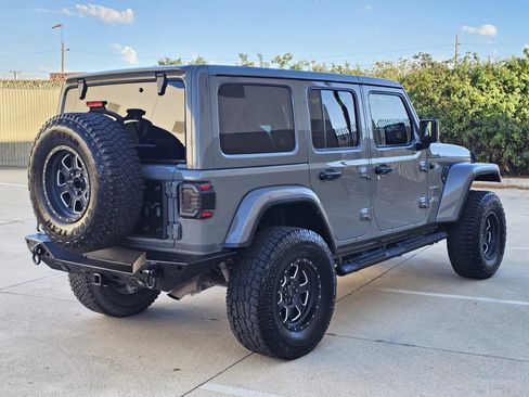 Used 2018 Jeep Wrangler Unlimited Sahara AWD/4WD image 5
