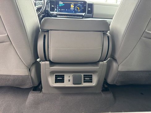 Used 2022 Chevrolet Silverado 1500 LT AWD/4WD image 22
