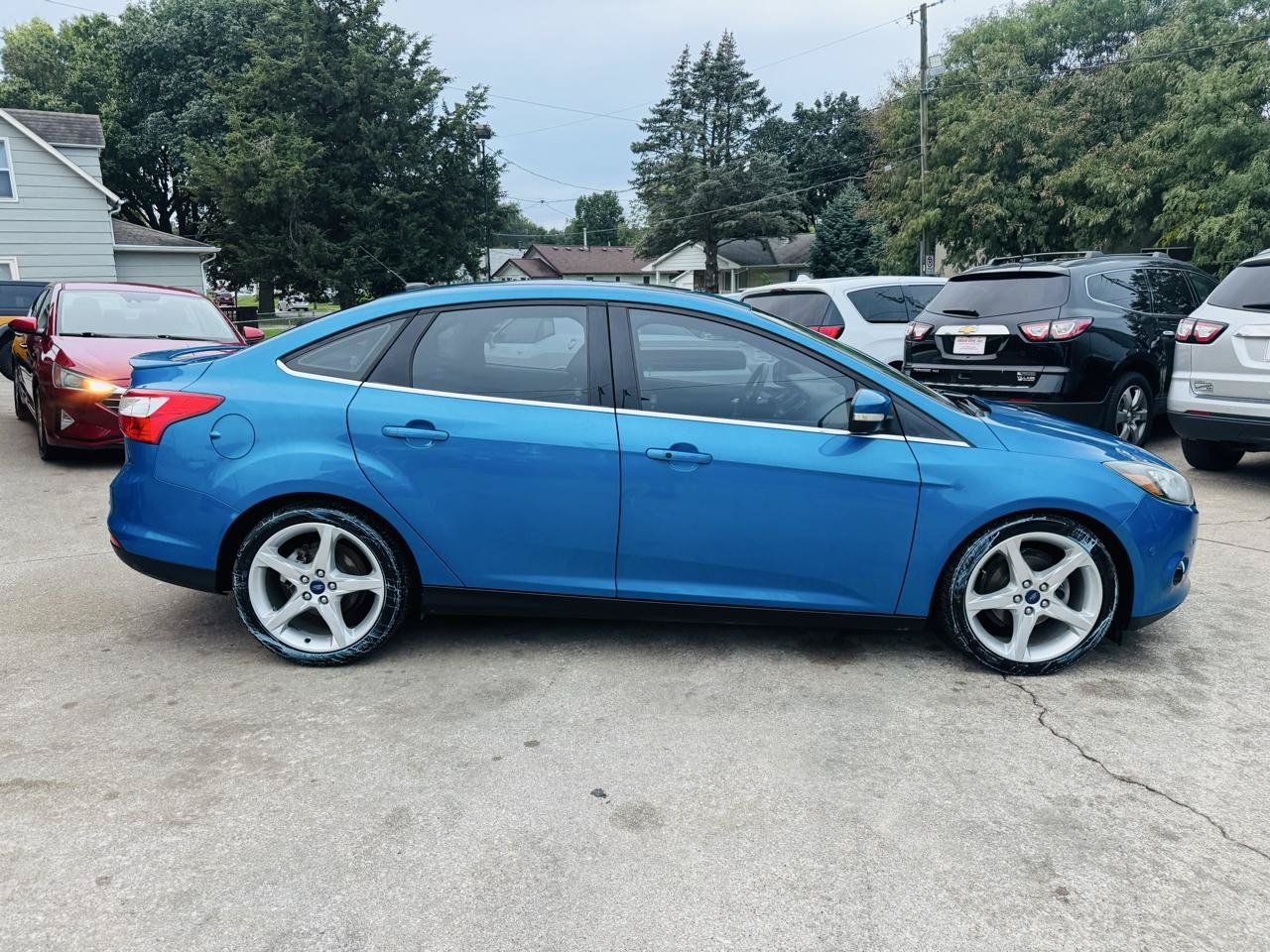 Used 2013 Ford Focus Titanium w/ Titanium Handling Pkg FWD image 2
