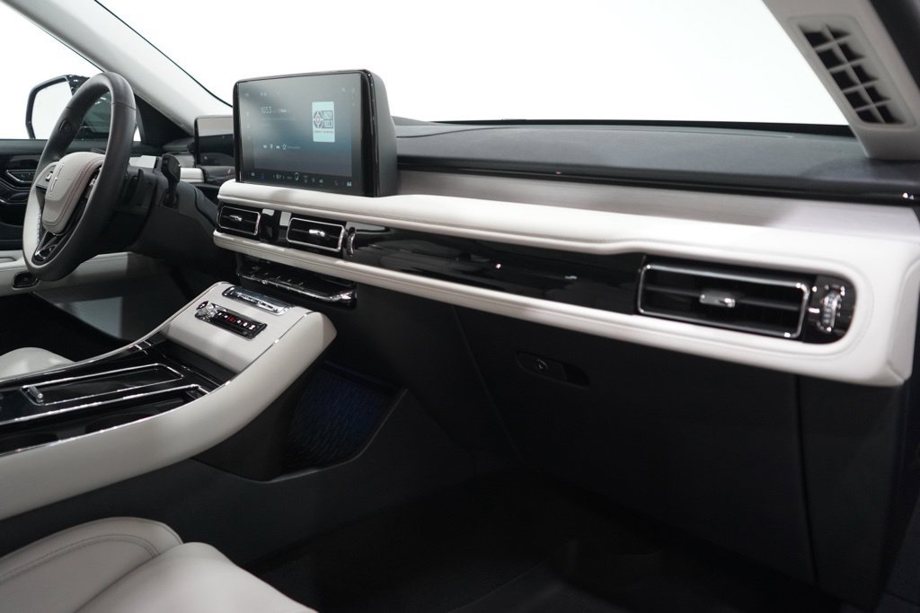 Used 2026 Lincoln Aviator Reserve AWD/4WD image 16