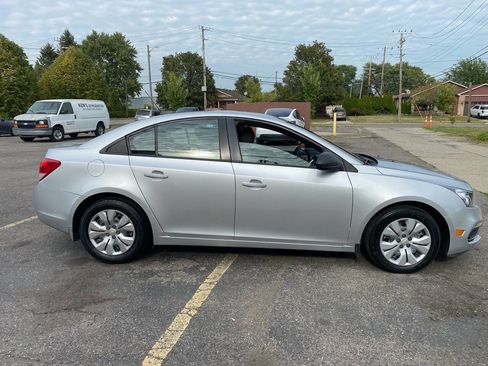 Used 2016 Chevrolet Cruze LS image 5