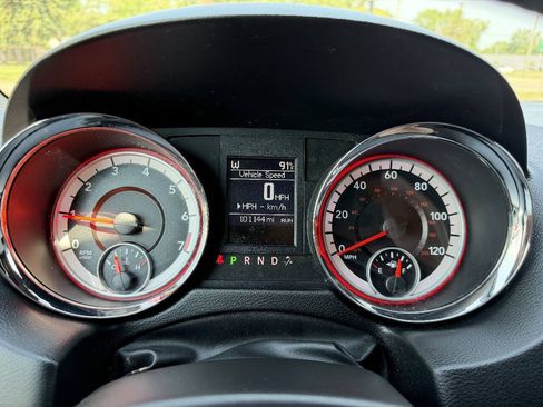 Used 2011 Dodge Grand Caravan R/T w/ Entertainment Group 1 FWD image 11