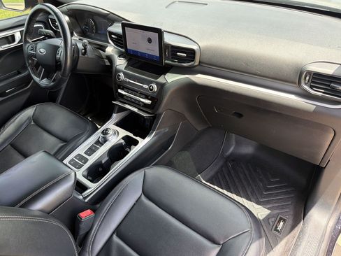 Used 2020 Ford Explorer XLT w/ Equipment Group 202A RWD image 28