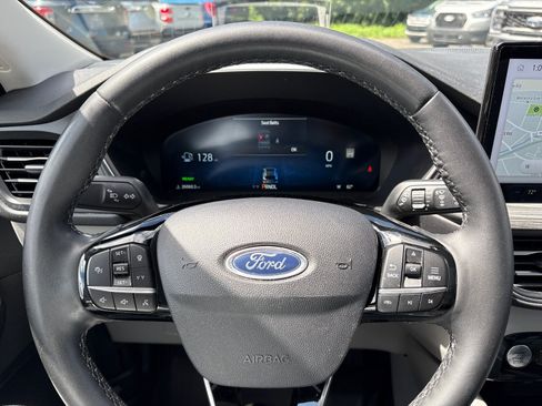 Used 2023 Ford Escape Platinum w/ Premium Technology Package AWD/4WD image 16