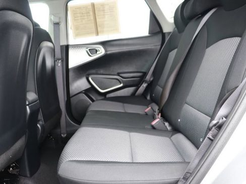 Used 2025 Kia Soul LX w/ LX Technology Package FWD image 13