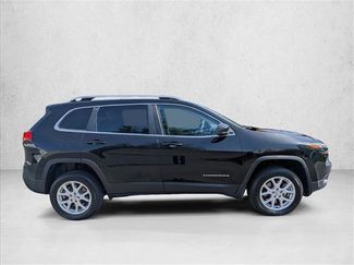 Used 2017 Jeep Cherokee Latitude w/ Safety/Convenience Group video 4