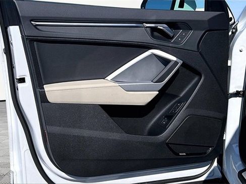 Used 2025 Audi Q3 2.0T Premium Plus w/ Premium Plus Package image 18