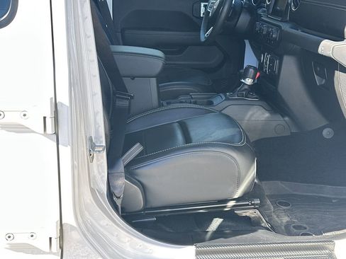 Used 2023 Jeep Wrangler Sahara image 14
