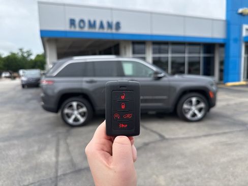 Used 2024 Jeep Grand Cherokee Limited 4xe AWD/4WD image 23