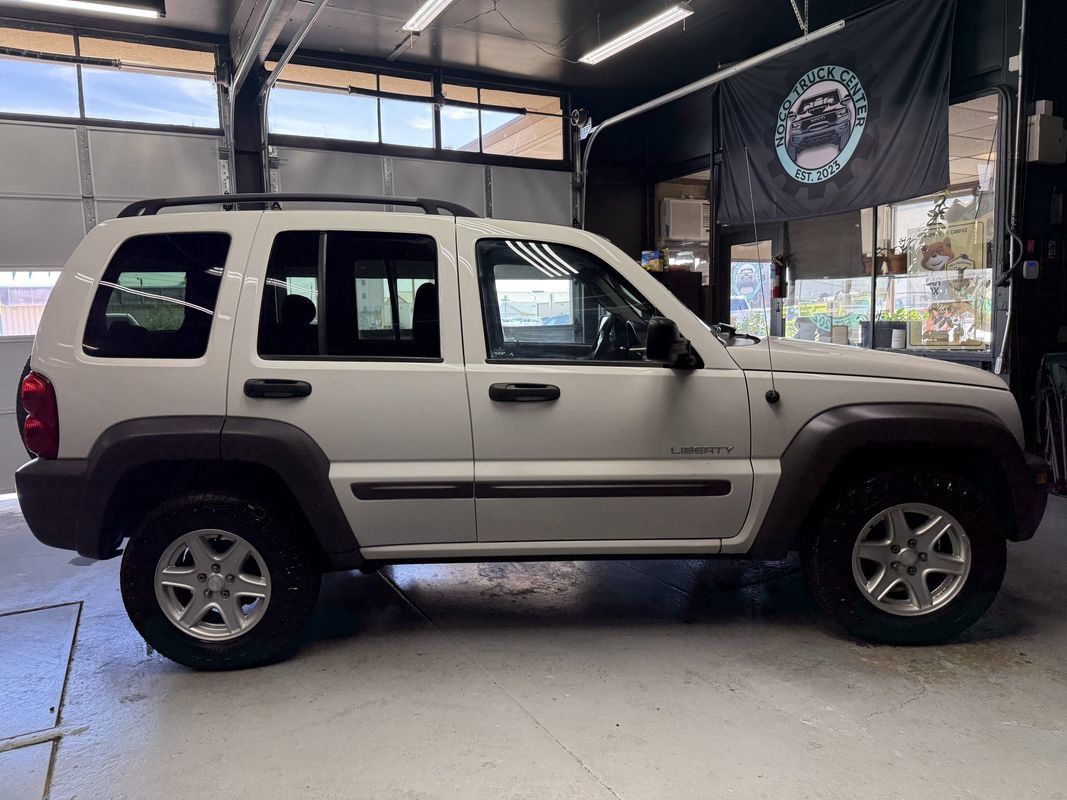 Used 2004 Jeep Liberty Sport w/ PWR Convenience Group AWD/4WD image 4