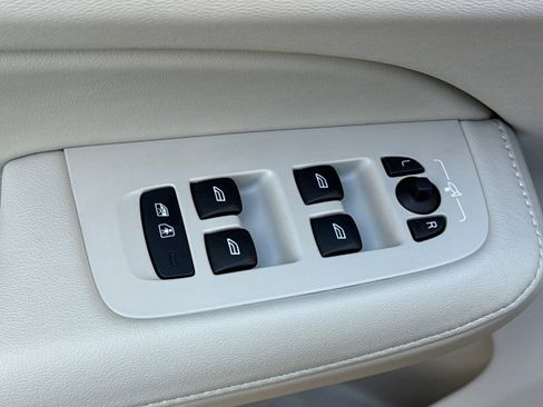 Used 2025 Volvo V60 B5 Cross Country Ultra w/ Protection Package Premier image 11