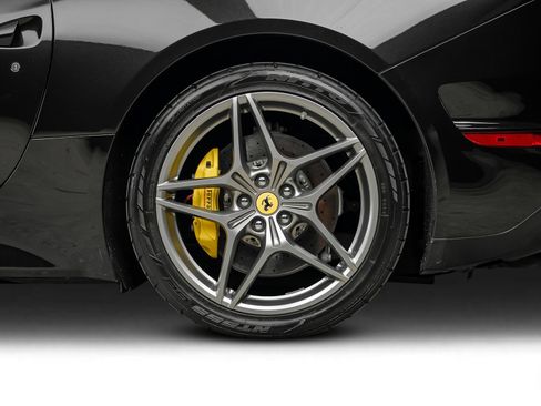 Used 2015 Ferrari California T RWD image 25