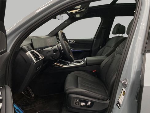 Certified 2025 BMW X7 M60i w/ Climate Comfort Package image 32