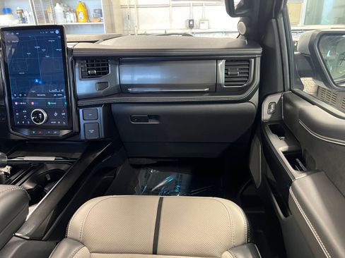 Used 2023 Ford F150 Lightning Platinum AWD/4WD image 29