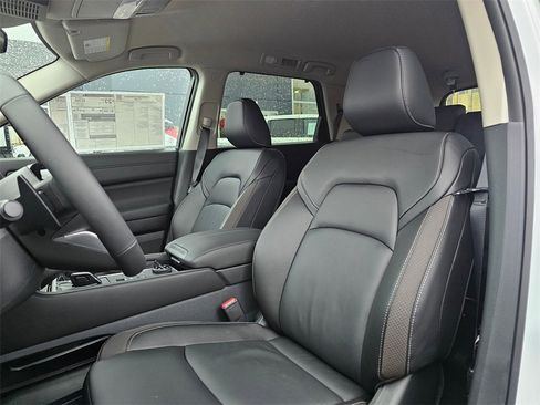 New 2025 Nissan Pathfinder SL image 17
