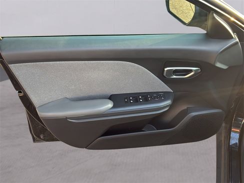 Used 2025 Kia K4 EX image 28