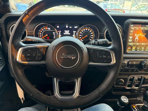 Used 2018 Jeep Wrangler Unlimited Sahara w/ Uconnect 4C Nav & Sound Group AWD/4WD image 17