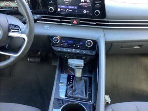 Used 2021 Hyundai Elantra SEL w/ Convenience Package FWD image 19