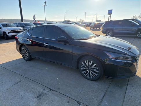 Used 2024 Nissan Altima 2.5 SV image 12