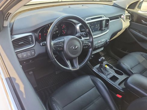 Used 2017 Kia Sorento EX w/ EX Premium Package FWD image 6
