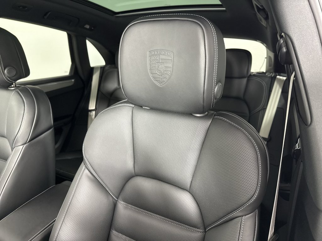 Certified 2026 Porsche Macan Turbo AWD/4WD image 40