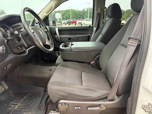 Used 2014 Chevrolet Silverado 2500 LT w/ Interior Plus Package AWD/4WD image 13