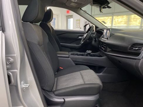 Used 2024 Nissan Rogue SV image 18
