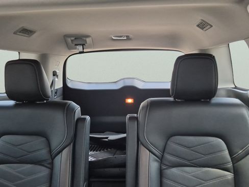 Used 2024 Nissan Pathfinder Platinum AWD/4WD image 15
