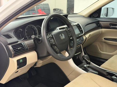 Used 2017 Honda Accord EX image 19