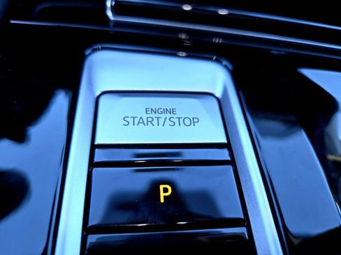 Used 2025 Volkswagen Atlas SEL image 16