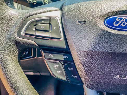 Used 2018 Ford Focus SE w/ SE Appearance Package image 19