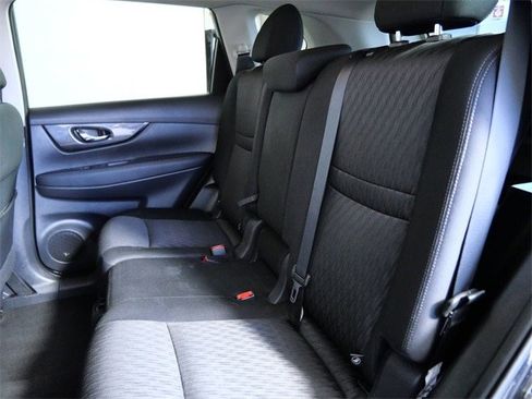 Used 2019 Nissan Rogue SV image 14