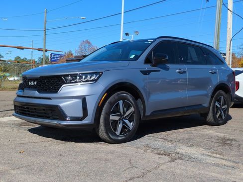 Certified 2023 Kia Sorento S w/ Panoramic Sunroof Package image 2