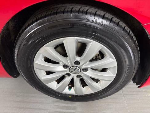 Used 2019 Volkswagen Beetle 2.0T S FWD image 13