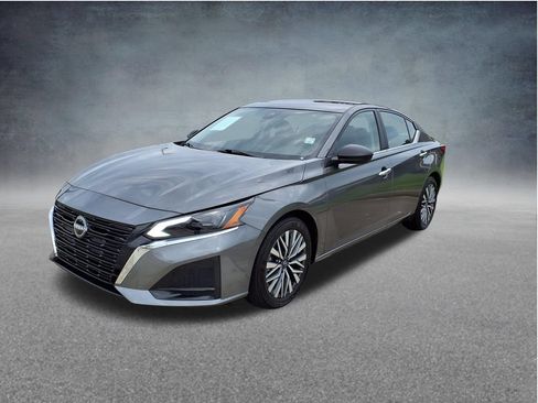 Used 2025 Nissan Altima 2.5 SV FWD image 3