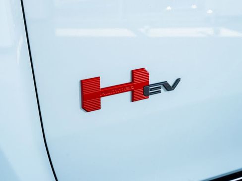 Used 2024 GMC Hummer EV 3X w/ LPO, Illumination Package image 24