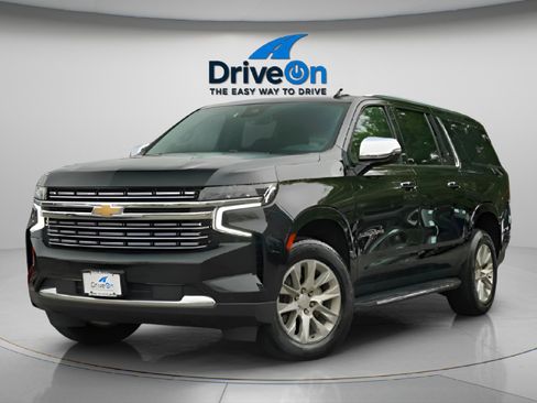 Used 2024 Chevrolet Suburban Premier image 3